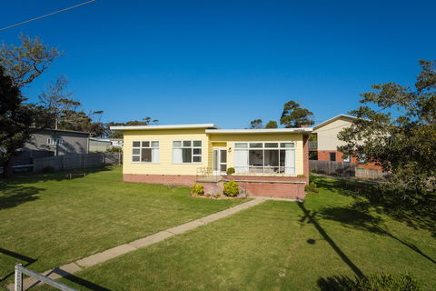The 50's Beach House - Australia Accommodation 1