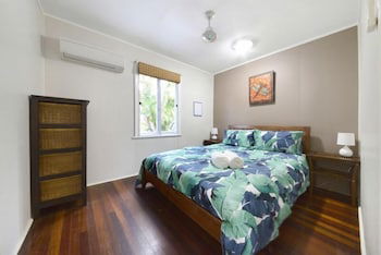 Airlie Getaway - Views - Australia Accommodation 2
