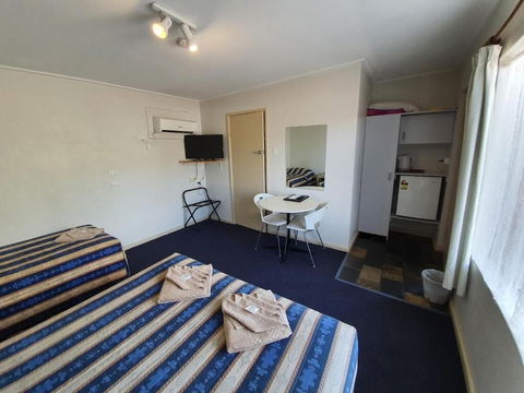 Red Chief Motel - Australia Accommodation 5