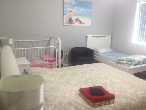 Mystic Blue & Green Meadow - Australia Accommodation 1