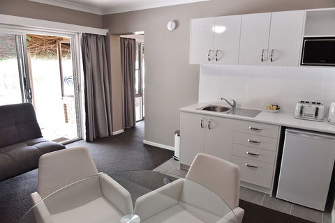 Dutchies Motel Nelson Bay - Australia Accommodation 4