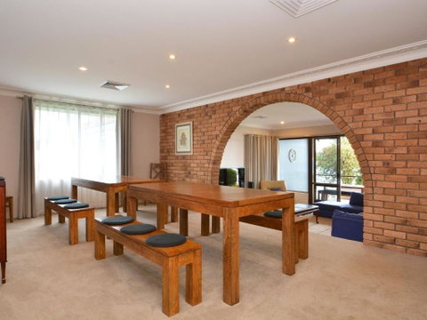 The House On The Lake At Fishing Point Lake Macquarie Honestly Put The Line In & Catch Fish - Australia Accommodation 5
