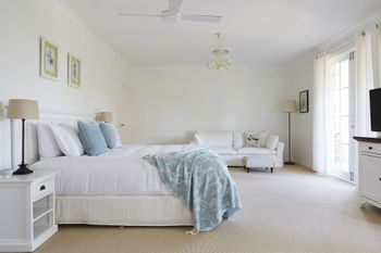 Hamptons Hinterland Retreat - Australia Accommodation 3