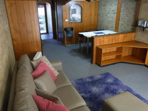 A Furnished Townhouse In Goulburn - Australia Accommodation 4