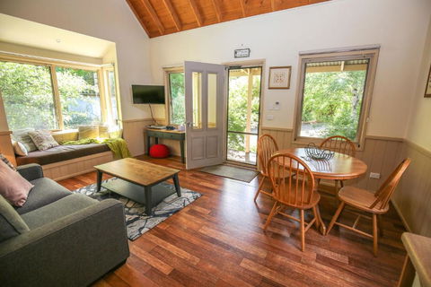 Alpine Arnica Cottage 2 - Australia Accommodation 4