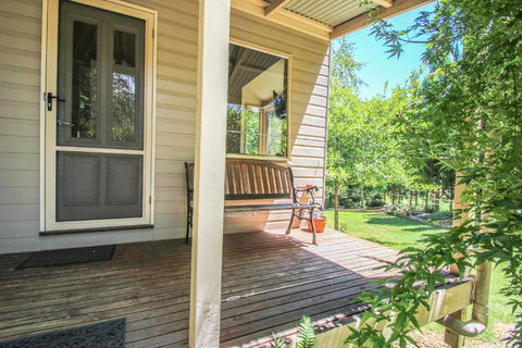 Alpine Arnica Cottage 2 - Australia Accommodation 1