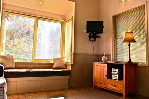Autumn Leaf Cottage 1 - Australia Accommodation 2