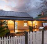 Rawsons Retreat Five Bedroom Home Walk CBD Includes Breakfast - Australia Accommodation