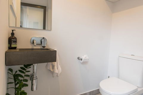 The Bright House - Australia Accommodation 1