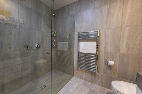 The Bright House - Australia Accommodation 5