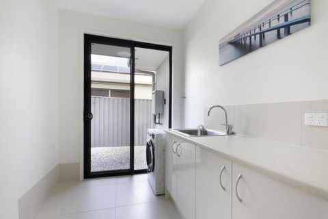 Grand Parade - Australia Accommodation 5