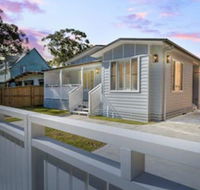 Margarets Hamptons Cottage - Australia Accommodation