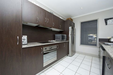 Magnetic Docks Townhouse 9 - Australia Accommodation 5