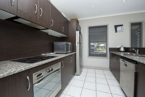 Magnetic Docks Townhouse 9 - Australia Accommodation 3