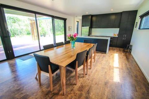 Apex House - Australia Accommodation 4