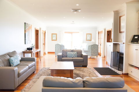 Audrey Wilkinson Vineyard - Australia Accommodation 1