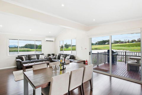 The Lake House At 201 - Australia Accommodation 3