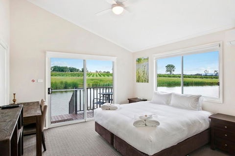 The Lake House At 201 - Australia Accommodation 4
