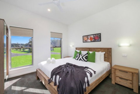 Ironbark Villa 6 - Australia Accommodation 2