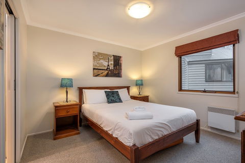 Absinthe - Australia Accommodation 2