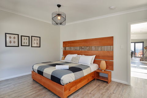 Whale Watcher 2 - Australia Accommodation 6