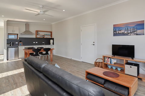 Whale Watcher 2 - Australia Accommodation 4