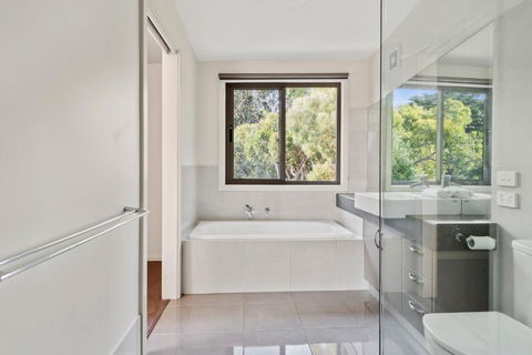 Amaroo - Australia Accommodation 5