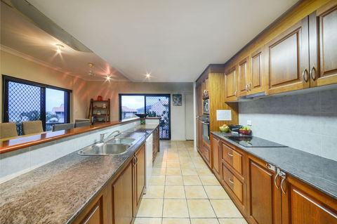 Airlie Harbour 3 Bedroom Apartment - Australia Accommodation 5