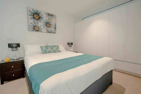 Absolute Collins - Australia Accommodation 2