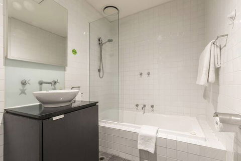 Absolute Collins - Australia Accommodation 3