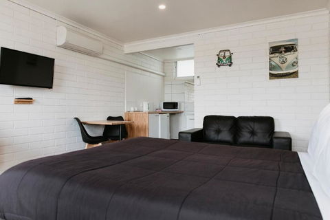 Anchor Wheel Motel - Australia Accommodation 3