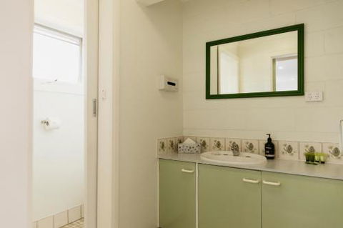 Anchor Wheel Motel - Australia Accommodation 4