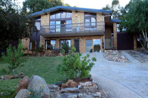 Alpine Apartment Great Location With Views Of Lake Jindabyne - Australia Accommodation 0