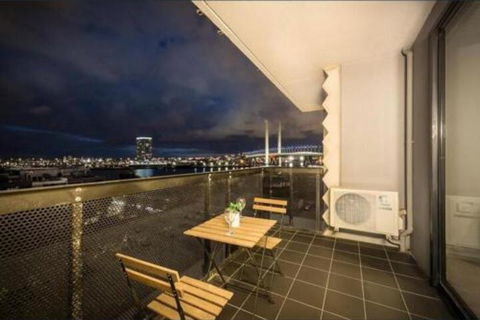 Water Views Lovely 2BRs Free Tram Zone Close To Everything! - Australia Accommodation 3