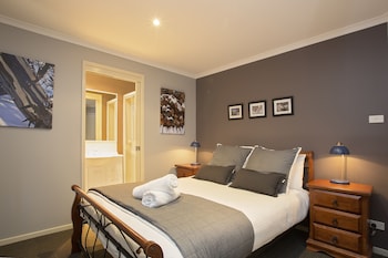 Acacia 2 - Luxurious Holiday Townhouse - Australia Accommodation 0