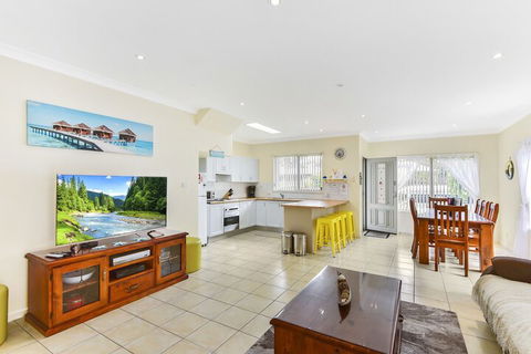 Annes Beach Getaway - Australia Accommodation 2