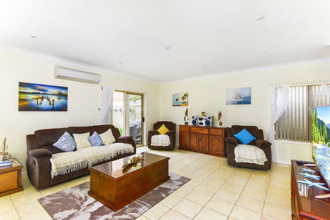 Annes Beach Getaway - Australia Accommodation 5