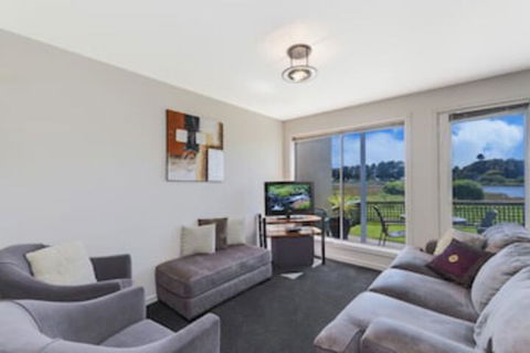 MOYNE VIEWS NO. 2 - Australia Accommodation 0