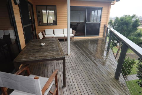 Waterfront Delight On Cater - Australia Accommodation 4