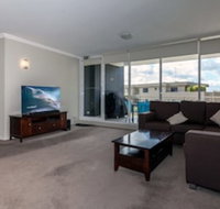 Oasis Unit 3 / 5 Laman Street - Australia Accommodation