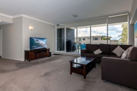Oasis Unit 3 / 5 Laman Street - Australia Accommodation 0