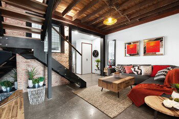 UNIQUE - New York Loft Style Townhouse - Australia Accommodation 4