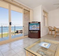 2 Bedroom Apartment Little Hut Unit 3 20 Kurrawa Close - Australia Accommodation