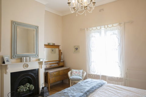 Azalea Cedar-Rose Villa - Australia Accommodation 5
