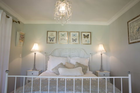 Azalea Cedar-Rose Villa - Australia Accommodation 6