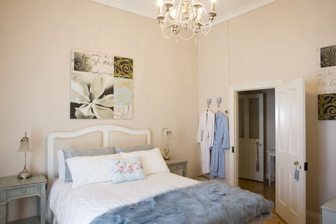 Azalea Cedar-Rose Villa - Australia Accommodation 2
