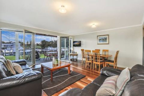 JOHANSSONS PERCH No. 1 - Australia Accommodation 0