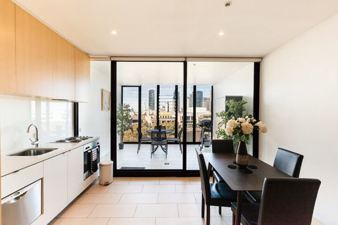 MILES, 1BDR Melbourne Apartment - Australia Accommodation 2