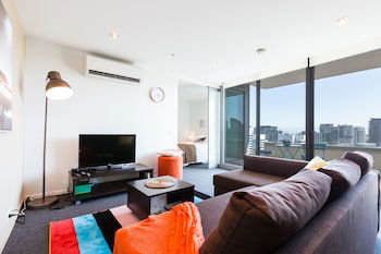 ALLINDA, 1BDR Melbourne Apartment - Australia Accommodation 0