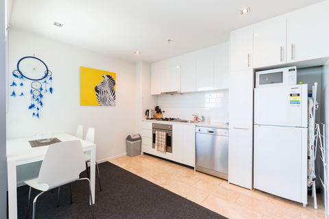 ALLINDA, 1BDR Melbourne Apartment - Australia Accommodation 1